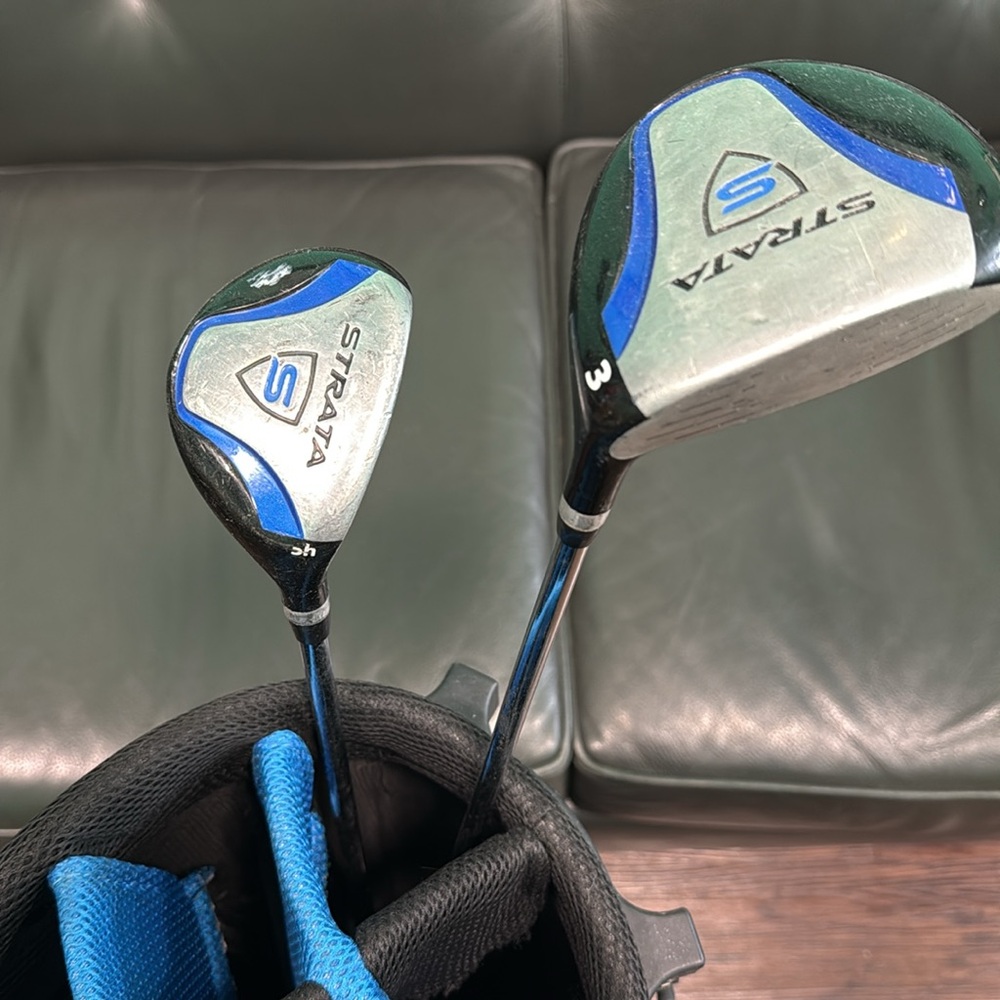 Strata Black and Blue Golf Bag with two clubs - Picture 2 of 6
